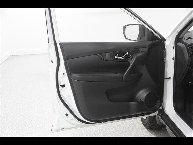 Used 2018 Nissan Rogue S AWD/4WD image 4