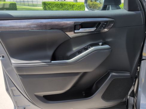 Certified 2026 Toyota Highlander Limited image 14