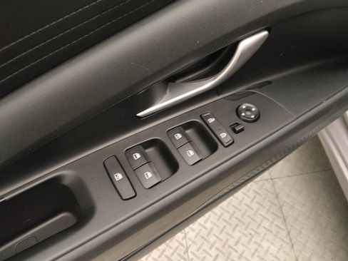 Used 2023 Hyundai Elantra SEL FWD image 27
