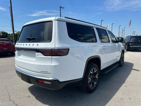 Used 2023 Jeep Wagoneer L Series III w/ Preferred Equipment Group image 3