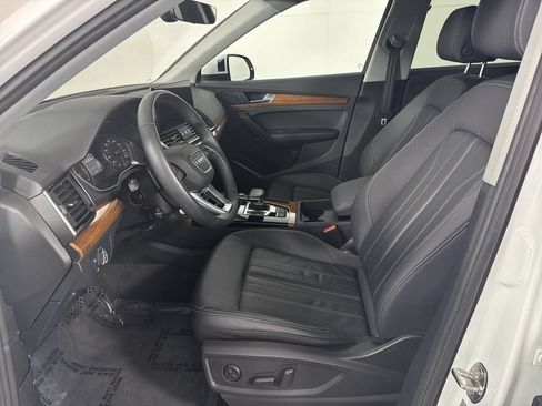 Used 2023 Audi Q5 2.0T Premium w/ Convenience Package AWD/4WD image 2