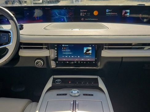 Certified 2025 Lincoln Navigator Reserve AWD/4WD image 24
