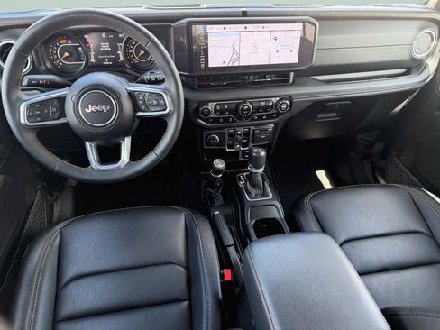 Used 2024 Jeep Wrangler Unlimited Sahara w/ Technology Group AWD/4WD image 15