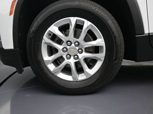 Used 2023 Chevrolet Traverse LS image 10