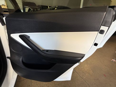 Used 2021 Tesla Model Y Long Range AWD/4WD image 25