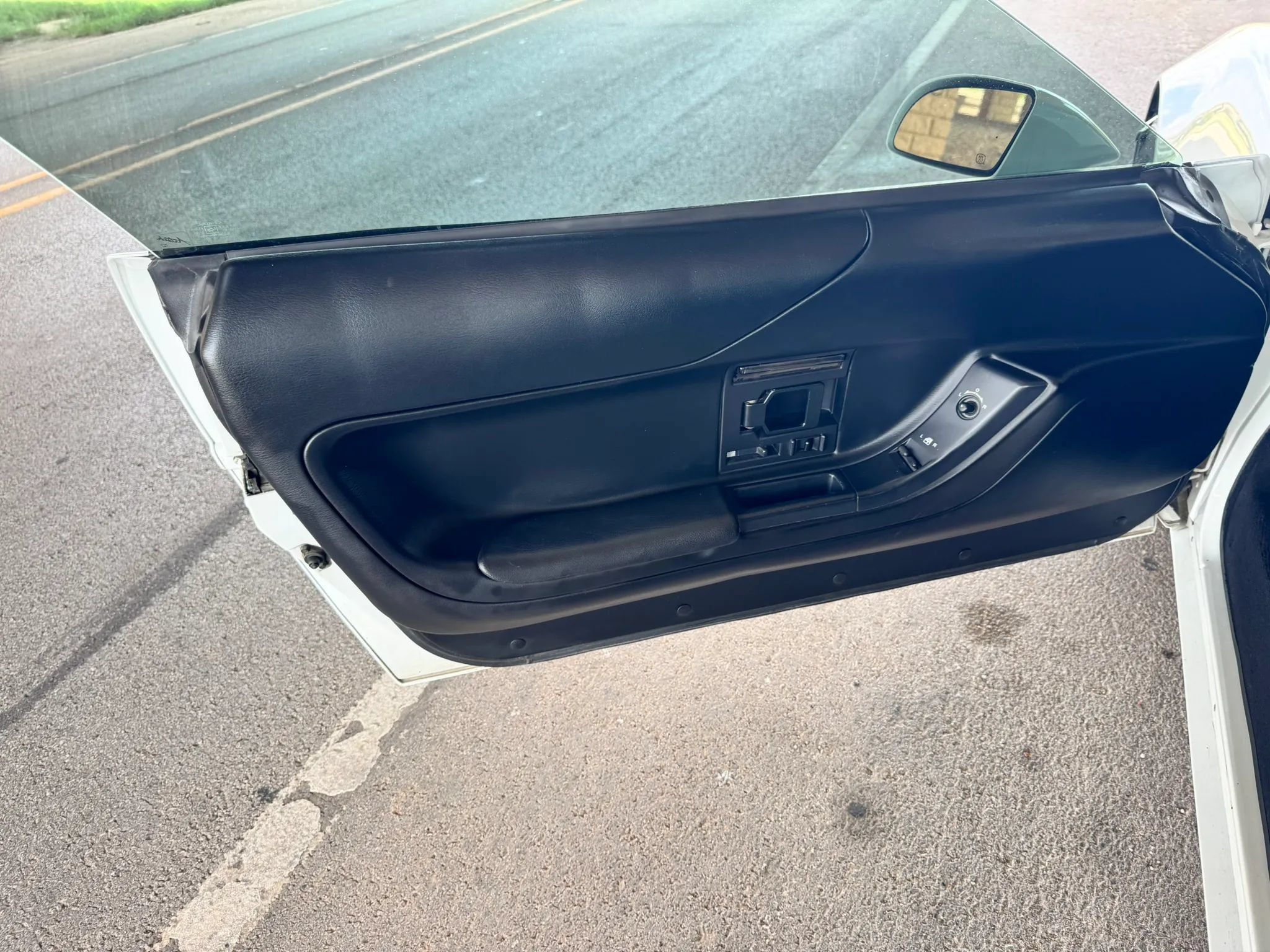 Used 1994 Chevrolet Corvette Coupe RWD image 9