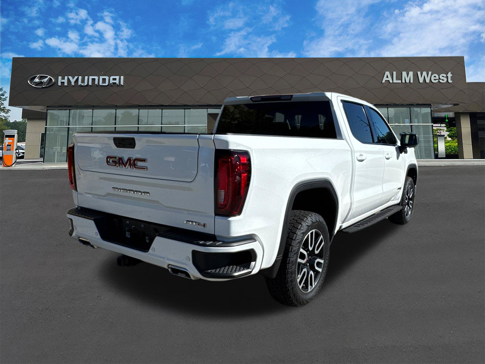 Used 2023 GMC Sierra 1500 AT4 w/ AT4 Premium Package AWD/4WD image 5