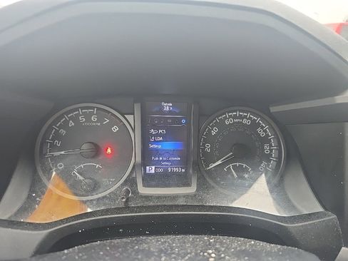 Used 2019 Toyota Tacoma TRD Sport image 12