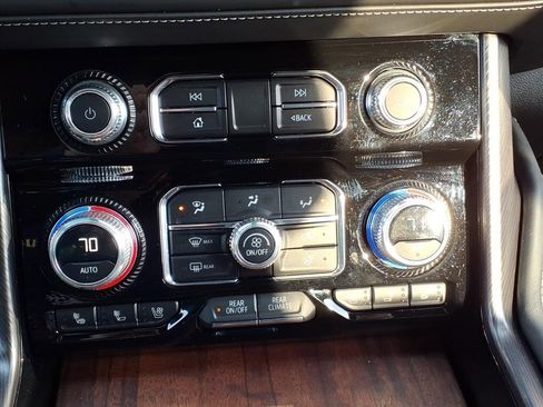 Used 2023 GMC Yukon Denali Ultimate image 25