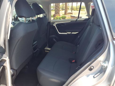 Used 2021 Toyota RAV4 LE w/ Carpet Mat Package (TMS) FWD image 10