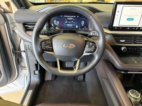 Used 2025 Ford Explorer Platinum w/ LUX Leather Package image 16