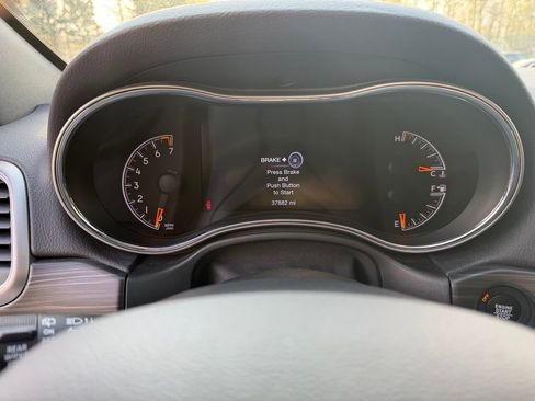 Used 2021 Jeep Grand Cherokee Laredo image 18