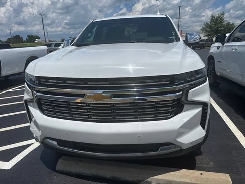 Used 2023 Chevrolet Suburban Premier AWD/4WD image 2
