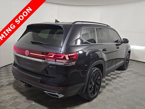 Used 2025 Volkswagen Atlas SE AWD/4WD image 4