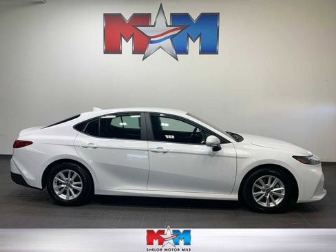 Used 2025 Toyota Camry LE w/ Convenience Package image 1