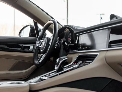 Certified 2018 Porsche Panamera image 44