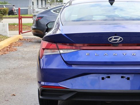 Used 2023 Hyundai Elantra SEL image 14