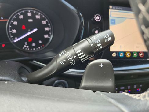 Used 2022 Buick Envision Avenir w/ Technology Package II image 23