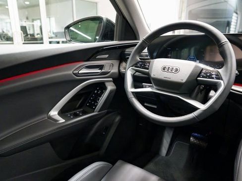 Used 2025 Audi Q5 Premium Plus image 11