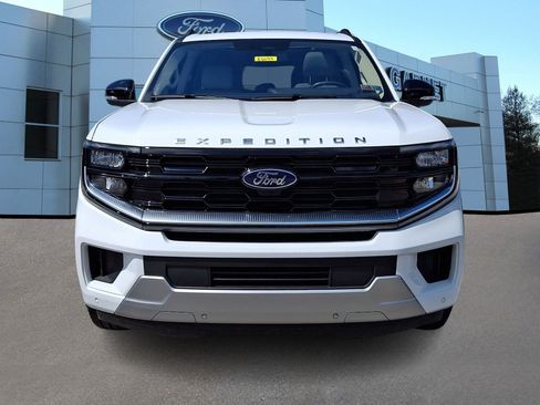 Certified 2025 Ford Expedition Platinum w/ Driver's Package AWD/4WD image 3