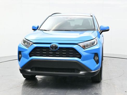 Used 2019 Toyota RAV4 XLE w/ Carpet Mat Package AWD/4WD image 2