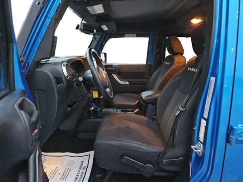 Used 2015 Jeep Wrangler Unlimited Sahara w/ Connectivity Group image 10