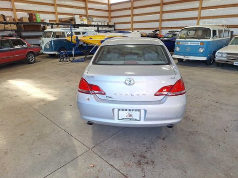Used 2005 Toyota Avalon XLS image 7
