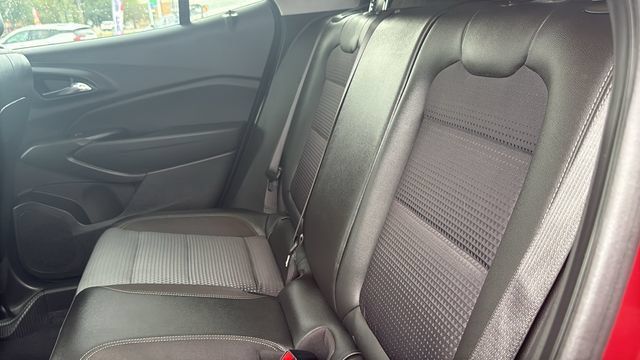 Used 2025 Chevrolet Trax LT w/ LT Convenience Package FWD image 25