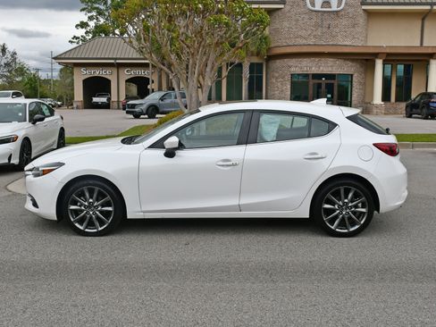 Used 2018 MAZDA MAZDA3 Grand Touring w/ Premium Equipment Package image 2