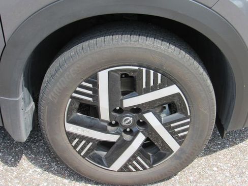 Certified 2025 Nissan Kicks SV FWD image 10