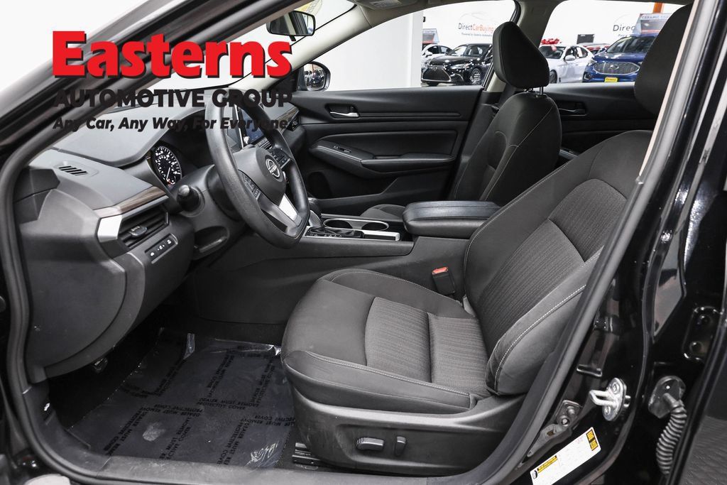 Used 2024 Nissan Altima 2.5 SV FWD image 16