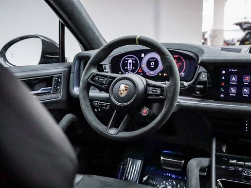 Used 2024 Porsche Cayenne Turbo GT image 19