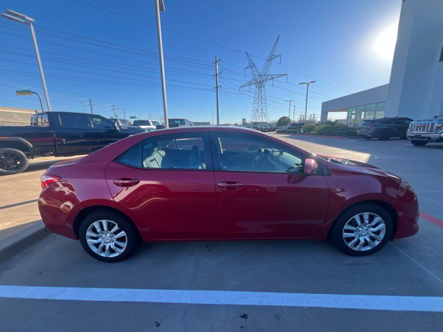 Used 2018 Toyota Corolla LE FWD image 3