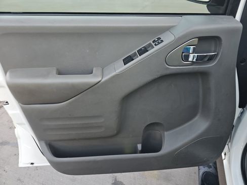 Used 2020 Nissan Frontier SV w/ Midnight Edition Floor Mats RWD image 6