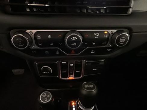 Used 2024 Jeep Wrangler Unlimited Sahara AWD/4WD image 22