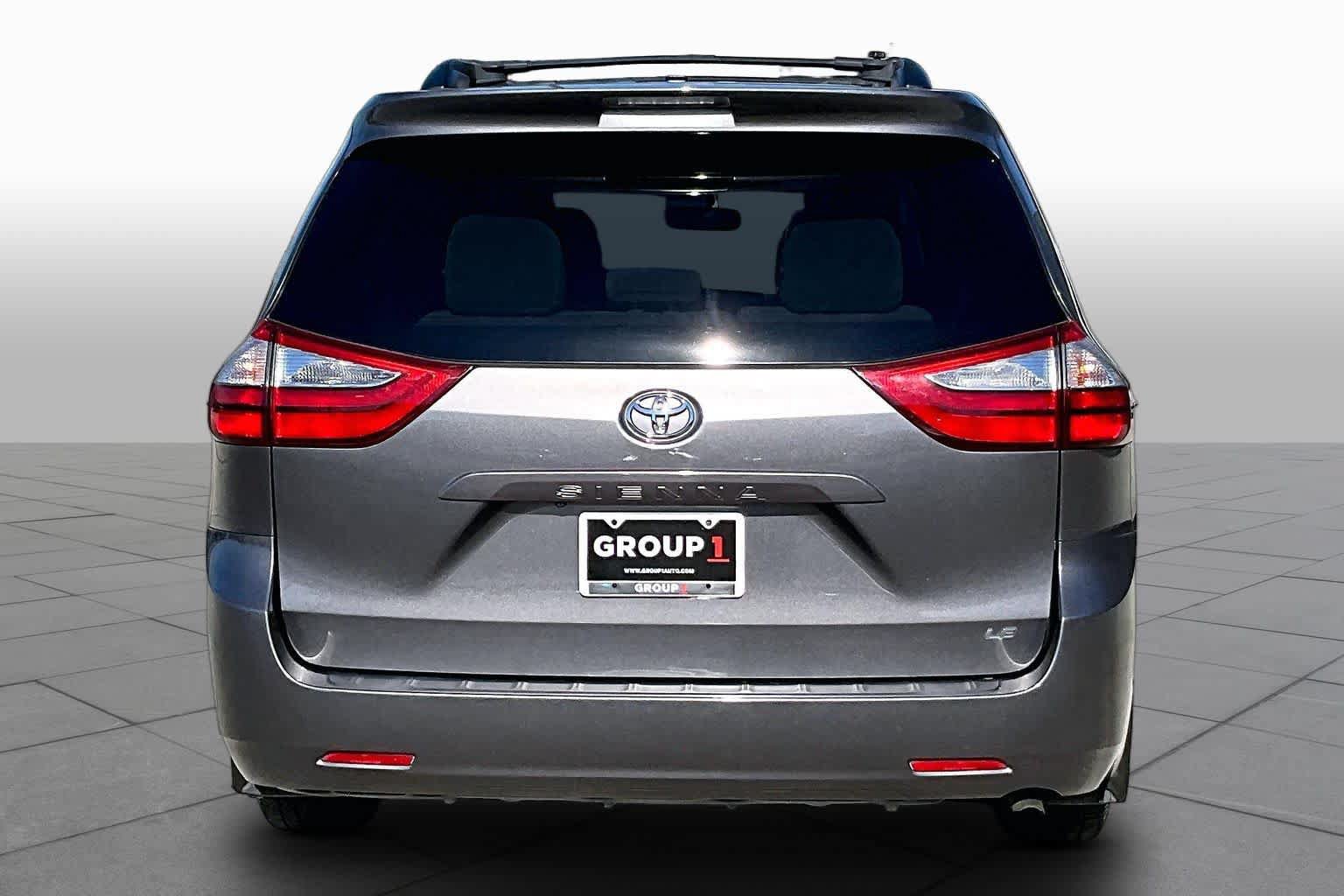 Used 2017 Toyota Sienna LE w/ Protection Package FWD image 5