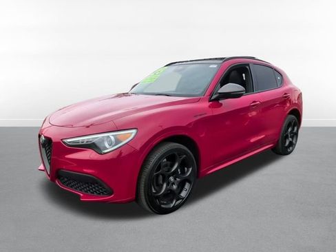 Used 2023 Alfa Romeo Stelvio Estrema image 9
