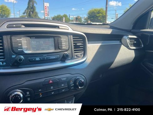 Used 2016 Kia Sorento AWD w/ LX Convenience Package image 9