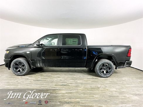 New 2026 RAM 1500 4x4 Crew Cab image 10