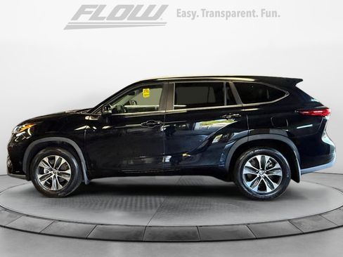 Used 2023 Toyota Highlander XLE AWD/4WD image 5