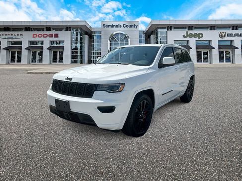 Used 2020 Jeep Grand Cherokee Altitude RWD image 1