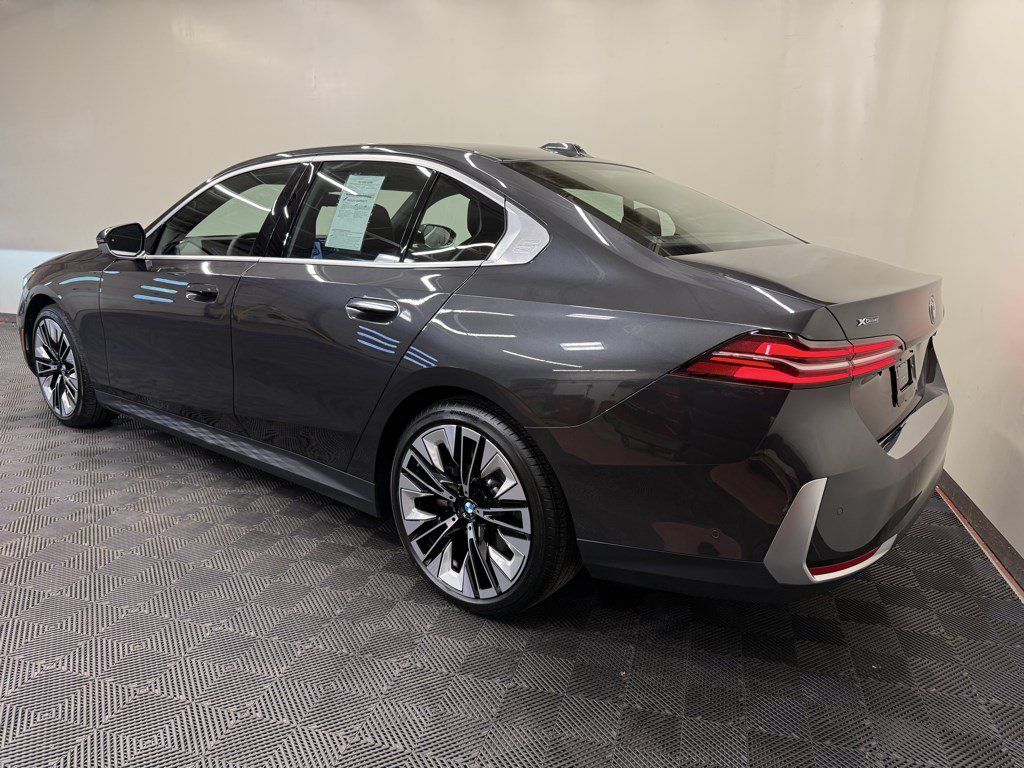 Used 2024 BMW 540i xDrive AWD/4WD image 2