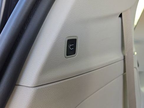 Certified 2021 Chrysler Pacifica Limited image 32