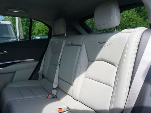 Used 2022 Cadillac XT4 Luxury w/ Cold Weather Package FWD image 40