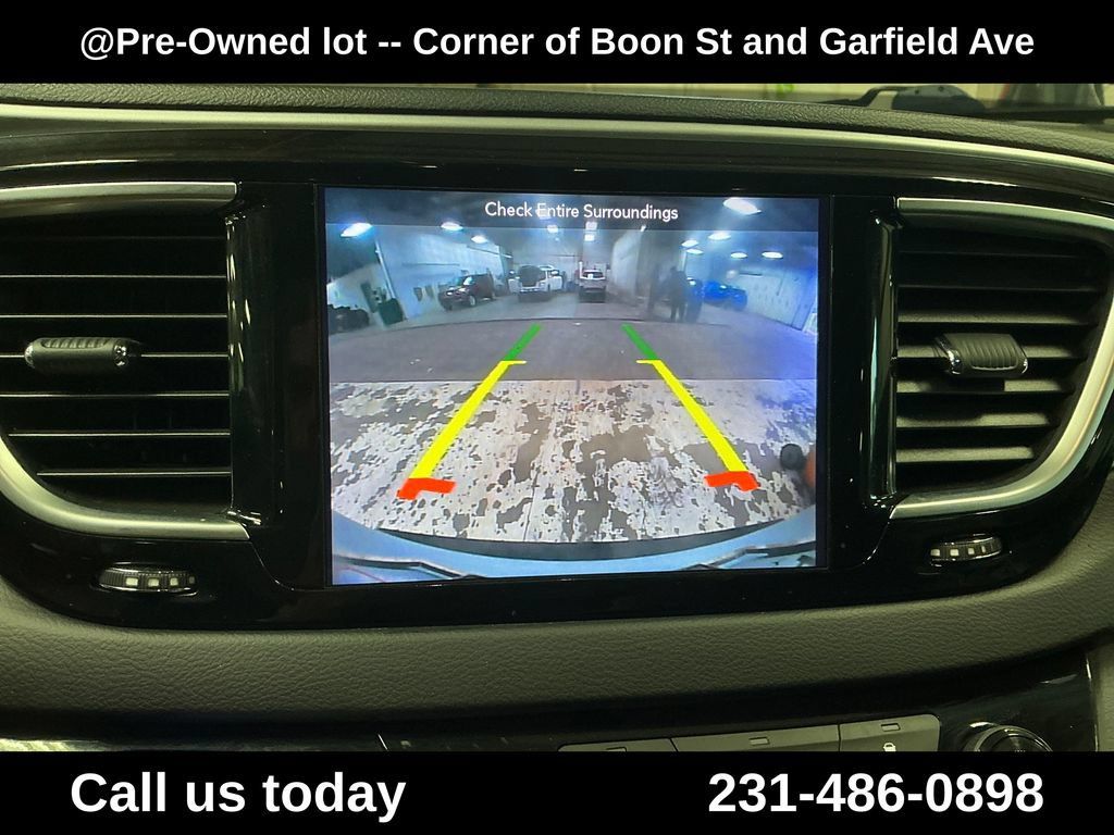 Used 2018 Chrysler Pacifica Touring-L Plus w/ S Appearance Package FWD image 26
