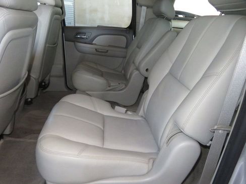 Used 2010 GMC Yukon XL SLT w/ SLT-2 Equipment Package image 28
