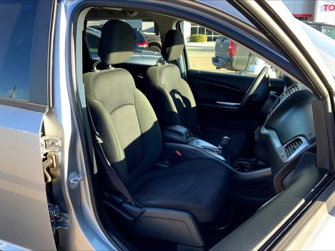 Used 2019 Dodge Journey SE w/ Blacktop Package FWD image 9