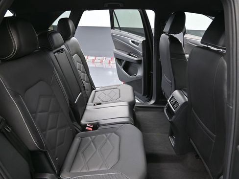 Used 2024 Volkswagen Atlas Cross Sport SE image 42