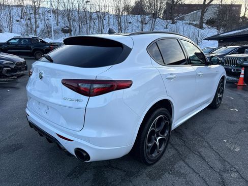 Used 2022 Alfa Romeo Stelvio Veloce image 14