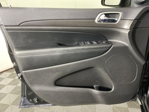 Used 2017 Jeep Grand Cherokee Altitude image 14